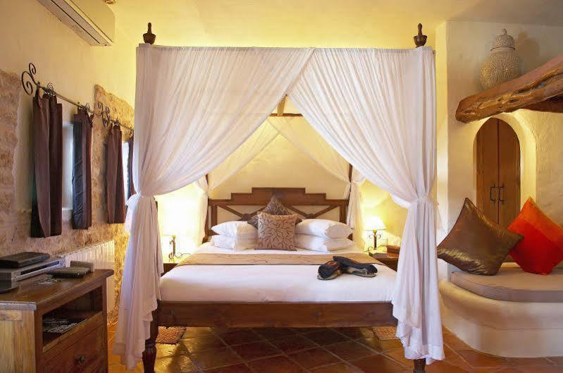 Agroturismo Atzaro Santa Eularia des Riu Exteriör bild